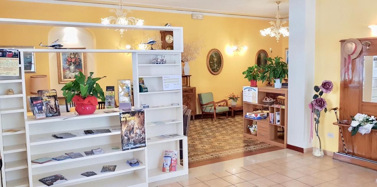Albergo Natucci 몬테카티니테르메 외부 사진